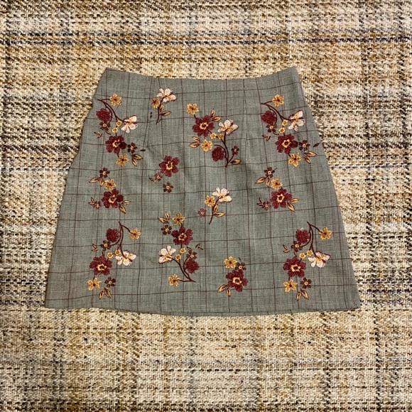 New Look floral embroidered mini skirt - Picture 1 of 3